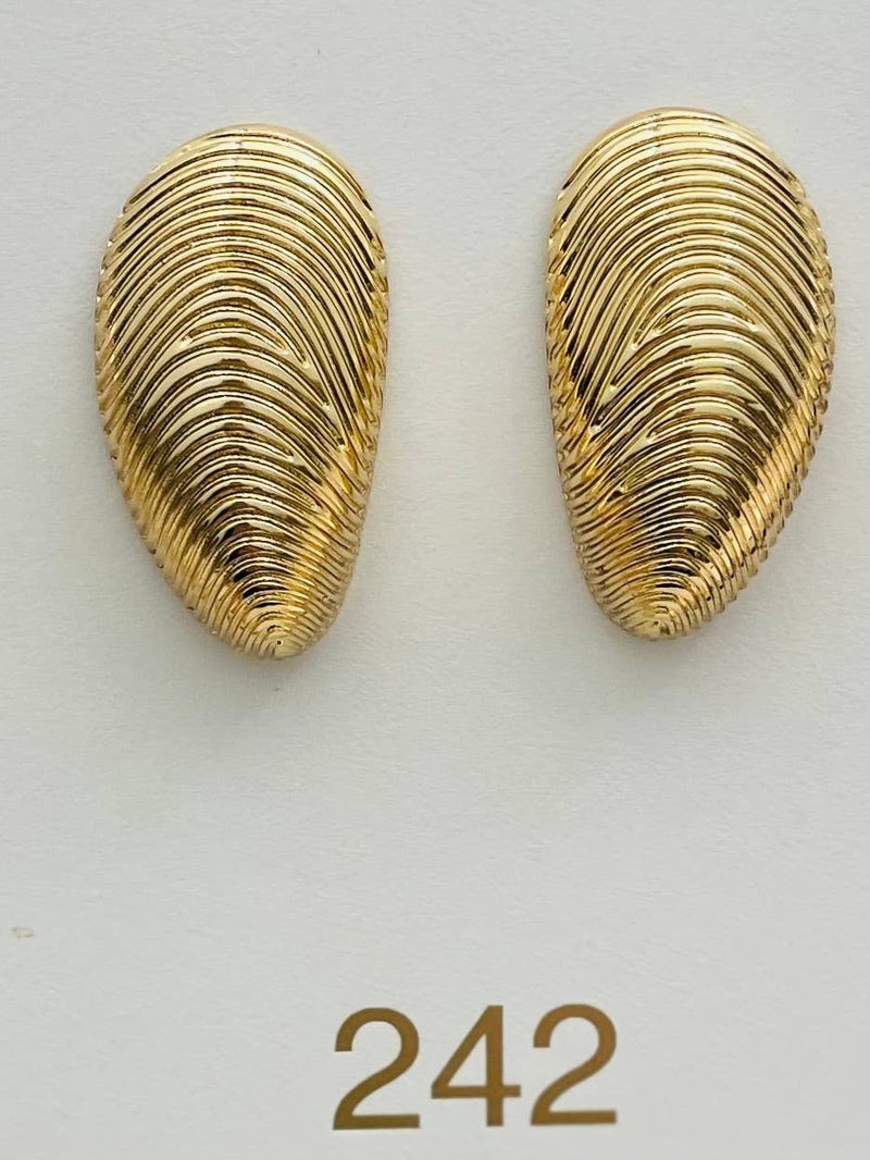 Elongated Mussel Shell in Gold – Alpha Blush Boutique